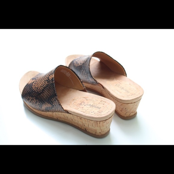 NWOT Bare traps wedges - Picture 9 of 10